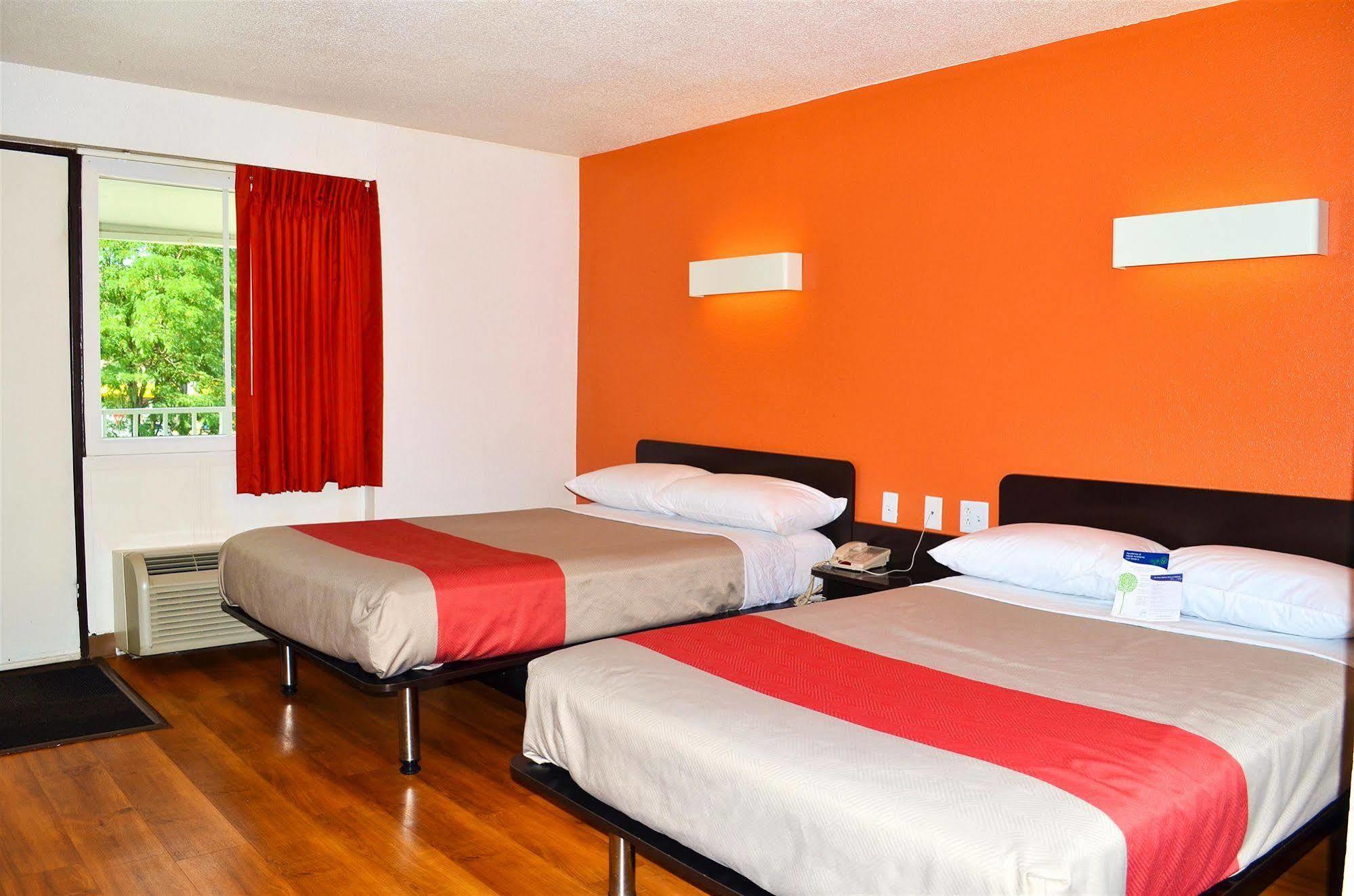 Motel 6 Boston South - Braintree Exterior photo