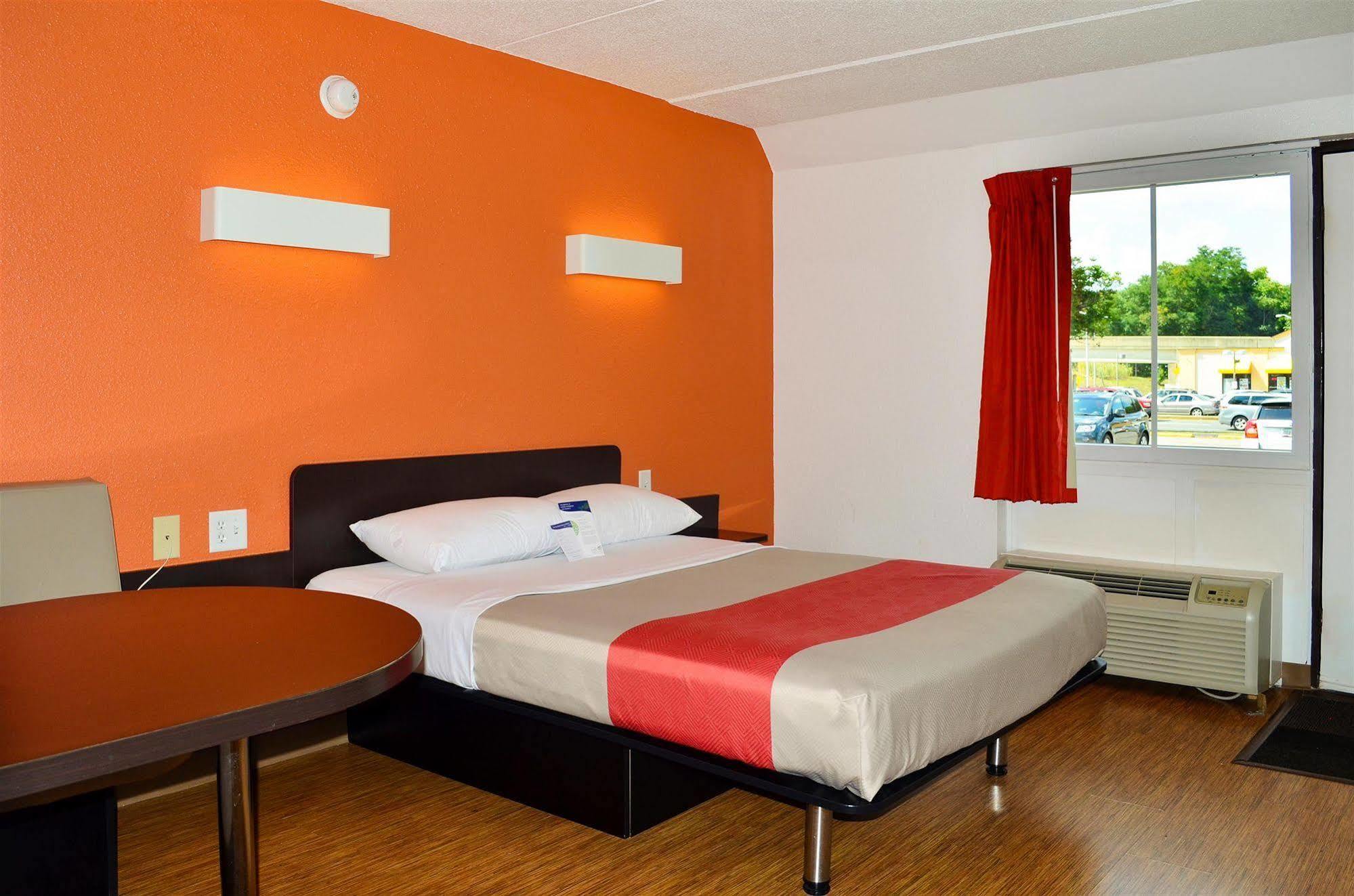 Motel 6 Boston South - Braintree Exterior photo